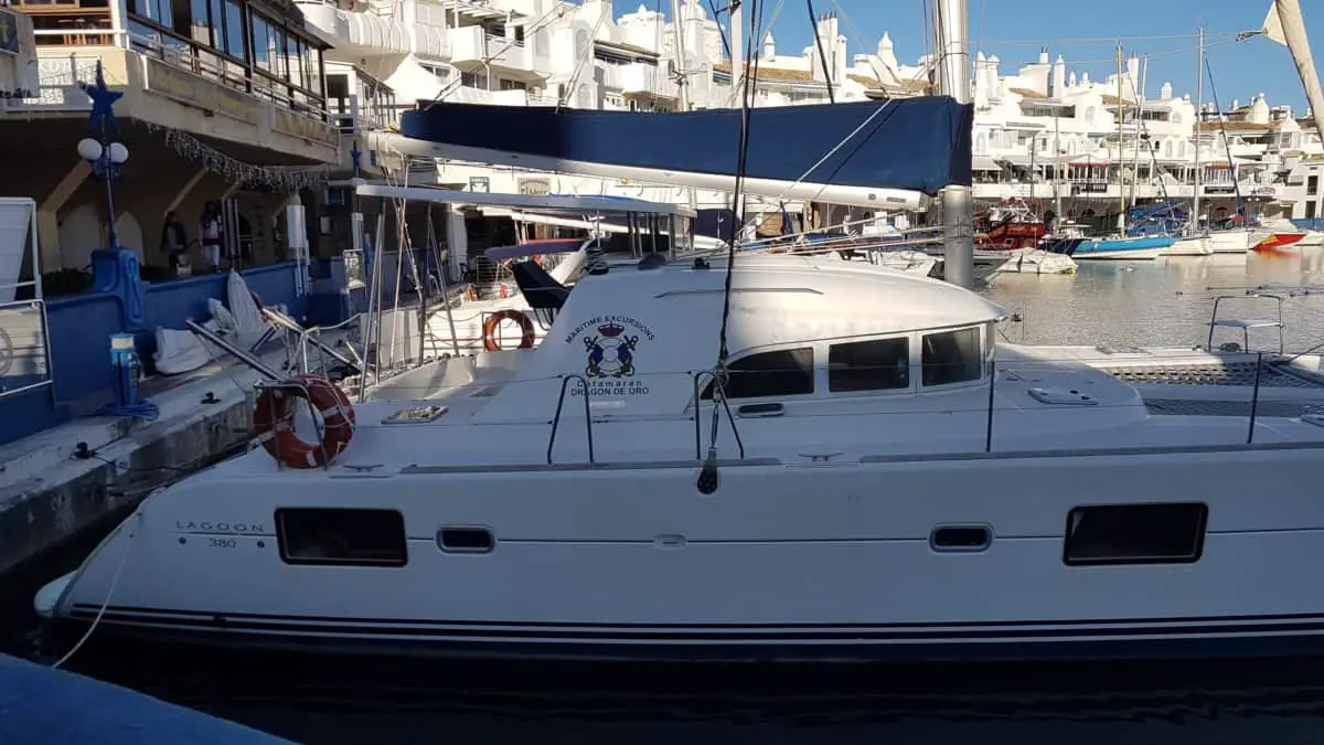 liveaboard boats for rent